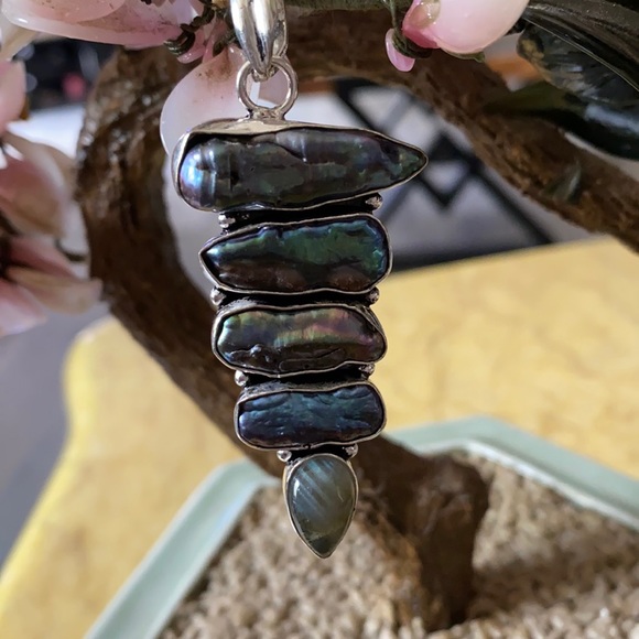 Vintage 925 Biwa pearl labradorite pendent